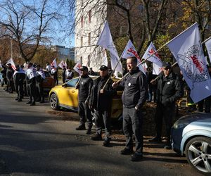 Pikieta służb mundurowych w Warszawie