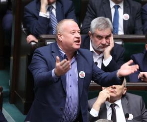 Poseł Artur Szałabawka domaga się zmian w kodeksie drogowym. Tak komentują to internauci 