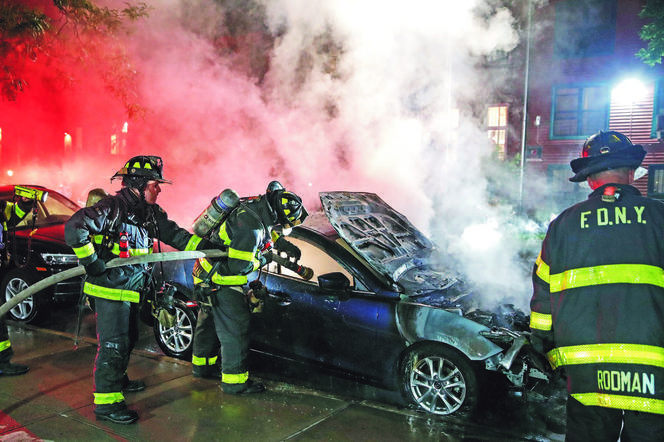 Samochody spłonęły od fajerwerków