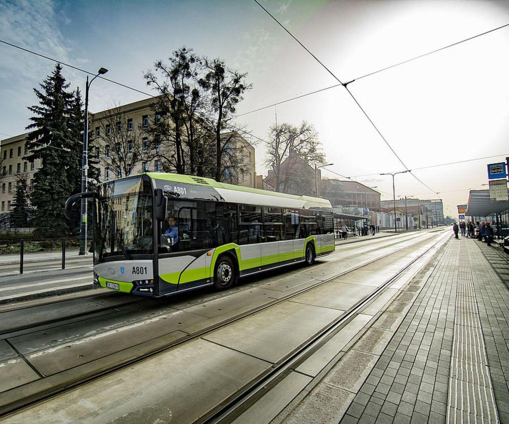 Zmiany w organizacji ruchu w Olsztynie. Będą dodatkowe autobusy kursujące na cmentarze