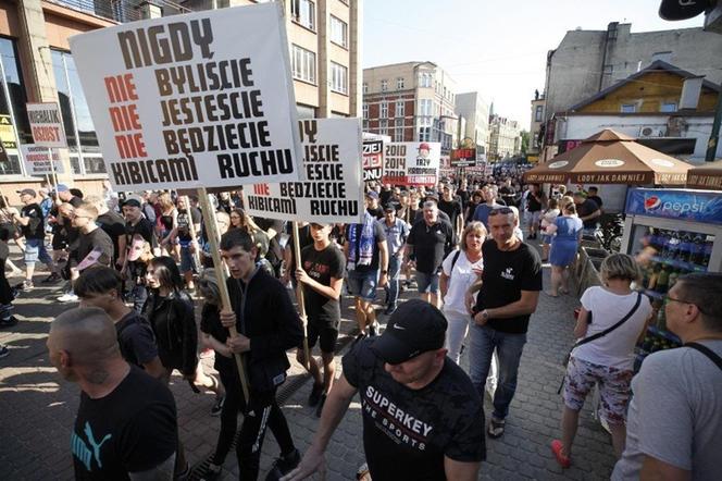 Czarna manifestacja kibiców Ruchu Chorzów