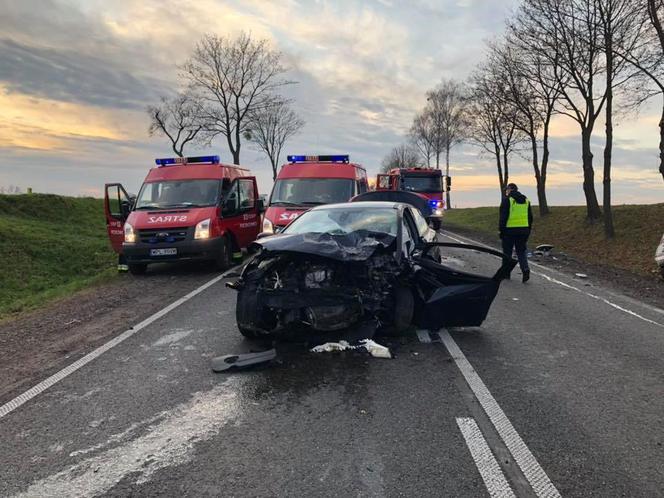 Wyszogród: Czołowe zderzenie osobówek! Trzy osoby ranne, w tym jedna ciężko [ZDJĘCIA]