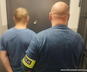 W rowie znaleziono ciało młodego mężczyzny. Sprawca pozostawił go na pewną śmierć