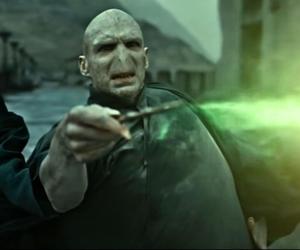Harry Potter i Insygnia Śmierci. Usunięta scena podczas walki z Voldemortem [WIDEO]