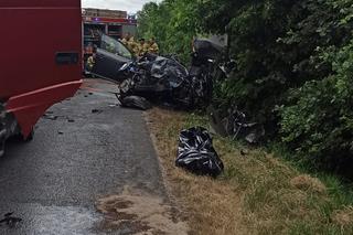 Śmiertelny wypadek w Małopolsce. Auto dosłownie wbiło się w ciężarówkę