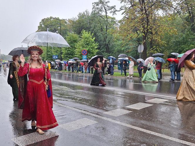 Pochód Gwarkowski 2025 w strugach deszczu