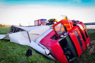 Lubelskie: Poranny wypadek na s12. Ciężarówka wypadła z jezdni