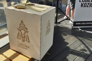 Ma laptopa, okulary, zegarek i filiżankę. To kolejny lubelski koziołek [GALERIA, WIDEO]