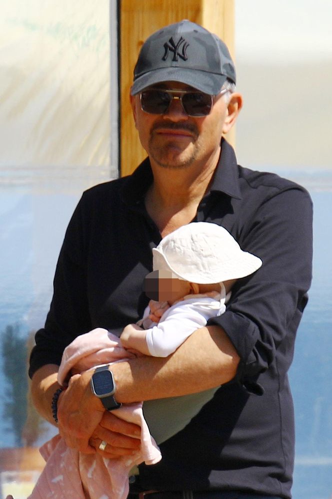 Krzysztof Ibisz je żonie z ręki