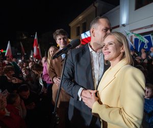 Czy pierwsza dama musi rezygnować z pracy? Marta Nawrocka jest aktywna zawodowo 