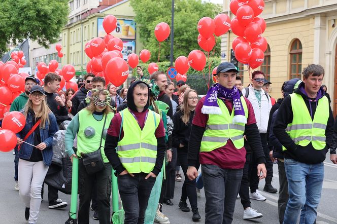 Kosmiczny korowód studencki przeszedł 9 maja ulicami Lublina
