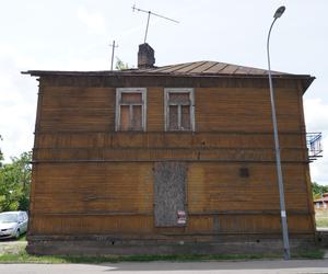 Drewniany zabytkowy dom w centrum Białegostoku. To część Kwartału Kaczorowskiego przy ul. Mazowieckiej