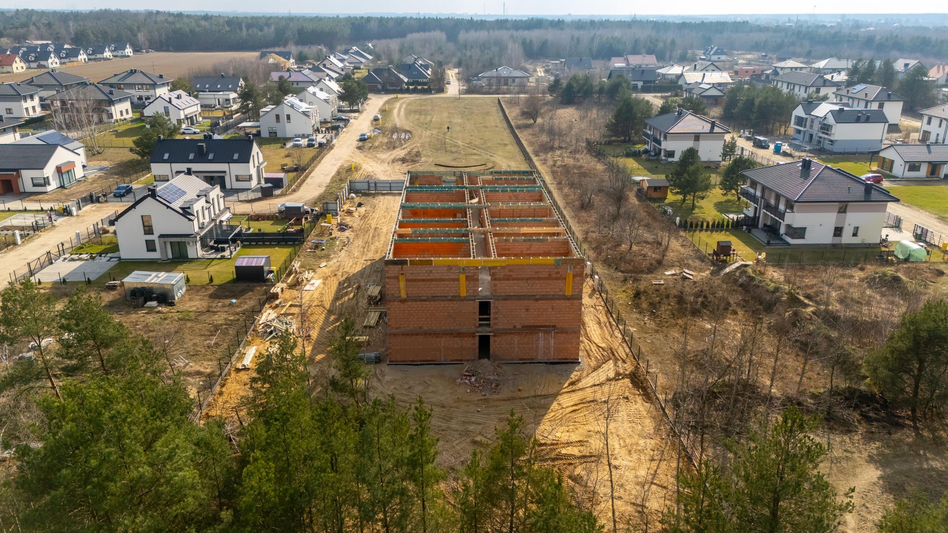 Kontrowersyjna budowa domu jednorodzinnego w Wieliszewie