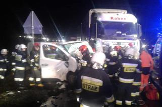 Zderzenie samochodu ciężarowego z dostawczakiem w Makowiskach! Dwie osoby trafiły do szpitala [ZDJĘCIA]