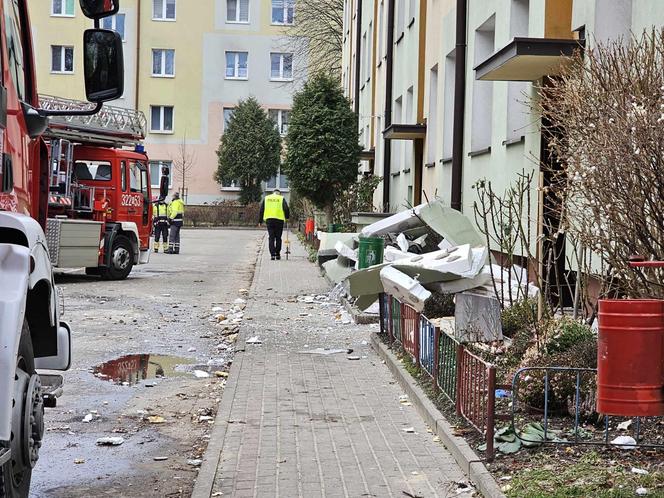 Potężna eksplozja gazu w Rzeszowie! Z mieszkania wyleciały wszystkie okna [ZDJĘCIA]