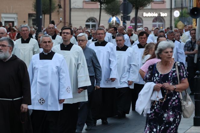 76. rocznica Cudu Lubelskiego. Procesja różańcowa w centrum Lublina