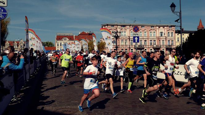 Bydgoski Bieg Urodzinowy 2019. Na stracie stanęło ponad 1300 biegaczy! [ZDJĘCIA, WIDEO]