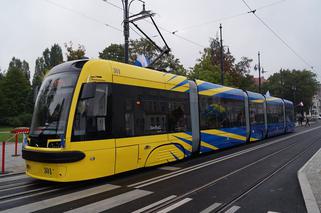 Toruń. Zerwana trakcja na linii tramwajowej! Utrudnienia dla pasażerów [AKTUALIZACJA]