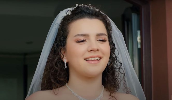 Melis ogłosi, że jest w ciąży z Egem i w ten sposób zmusi go do ślubu.