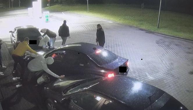 Kompletnie pijany kierowca BMW wjechał w grupę osób na stacji paliw w gminie Rypin