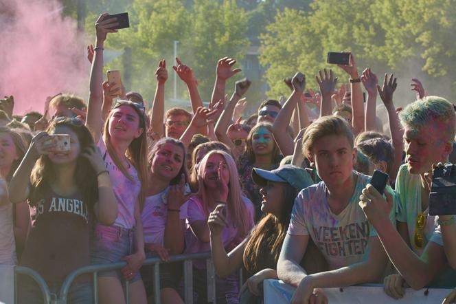 Lublin: Festiwal Kolorów 2018. Kolory Holi wystrzeliły w powietrze!