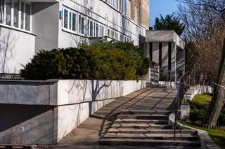 Młotek na Smolnej 8 w Warszawie. Zobacz zdjęcia symbolu luksusowych mieszkań w PRL-u