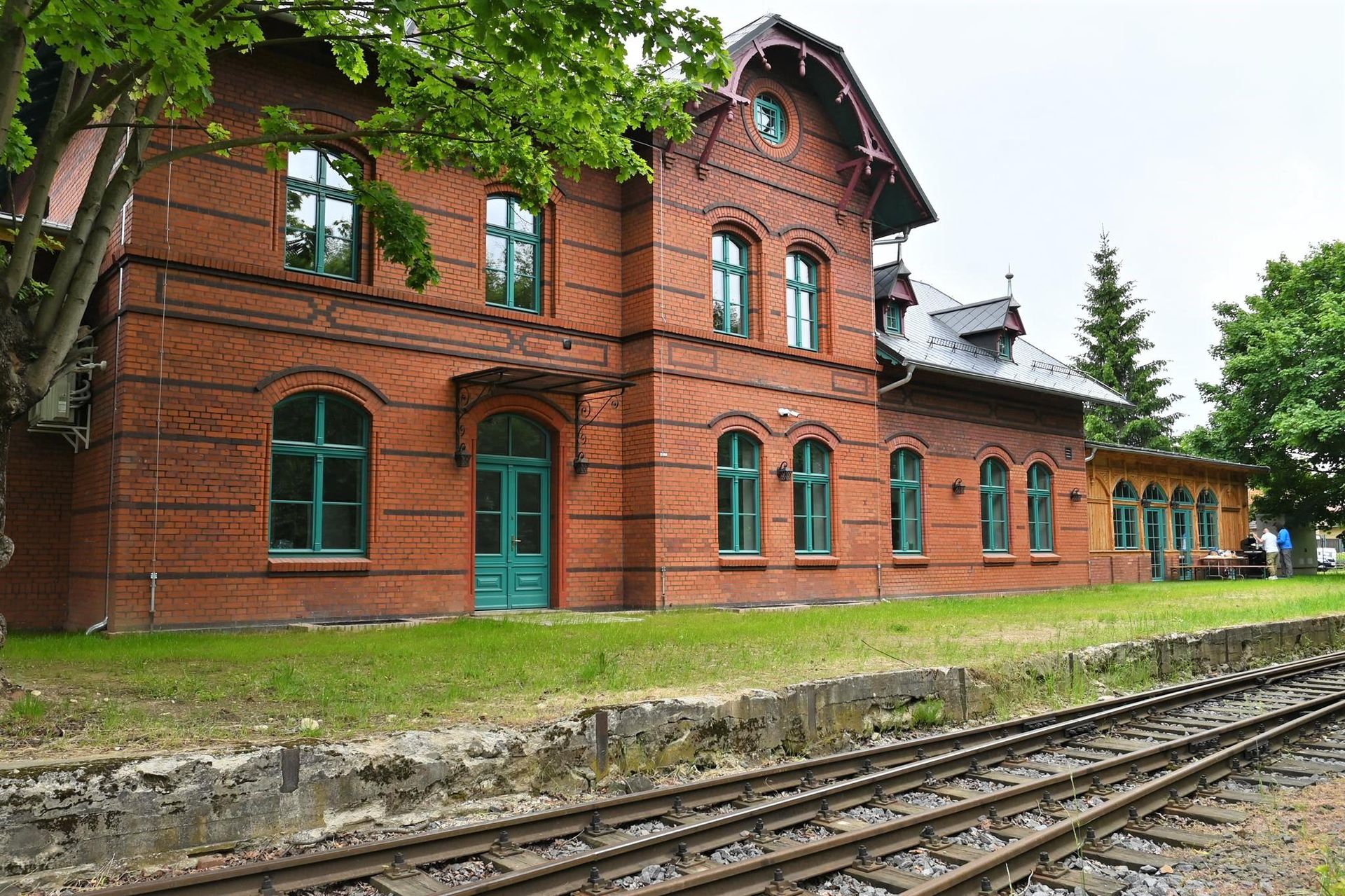 Dworzec w Leśnej po remoncie 