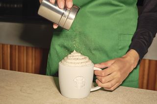 Przyszedł wyczekiwany sezon na Pumpkin Spice Latte! 