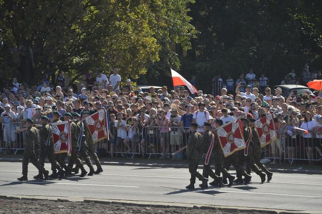 Święto Wojska Polskiego w Warszawie. Tłumy przyszły obejrzeć defiladę