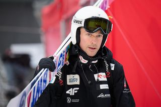 Gromy spadają na Piotra Żyłę. Brutalne słowa skierowane do skoczka. Aż serce się kraje po tych słowach