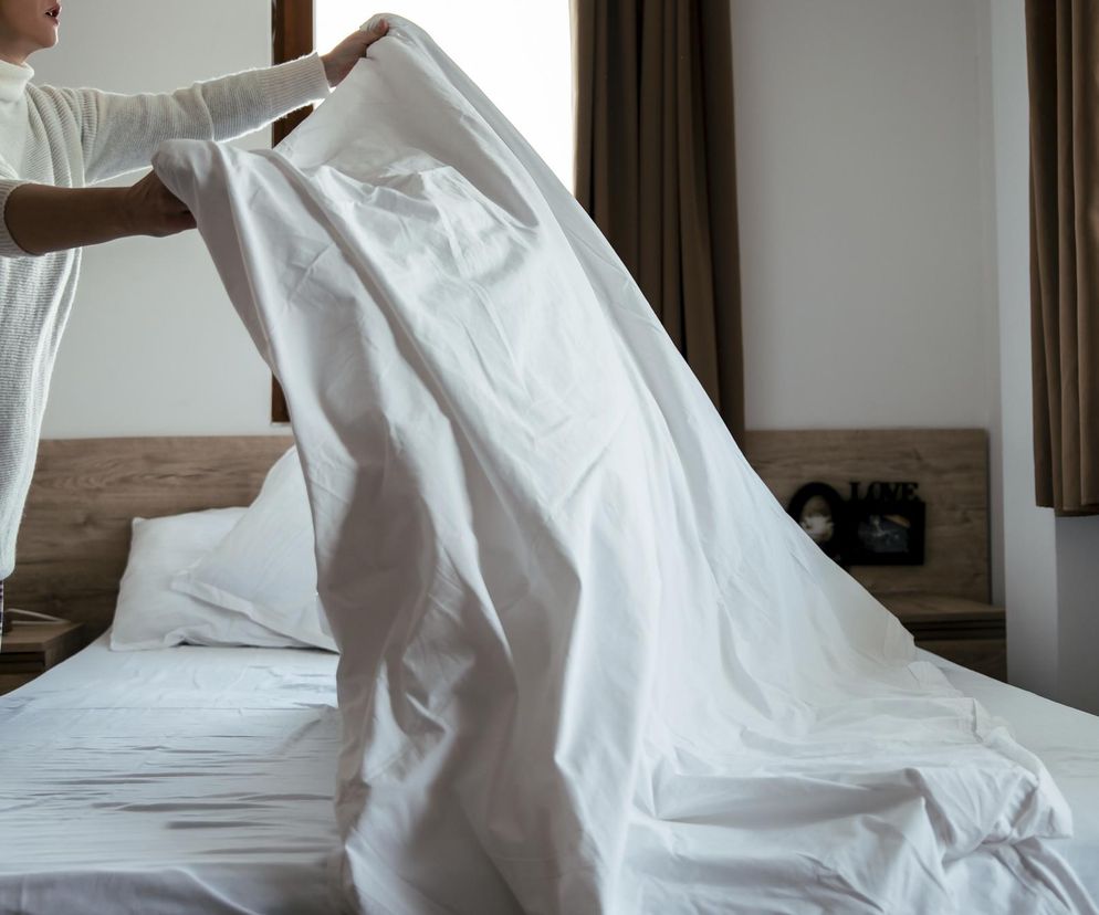 Polacy nie wiedzą, jak i kiedy prać pościel. Większość robi to źle i cierpi zdrowie