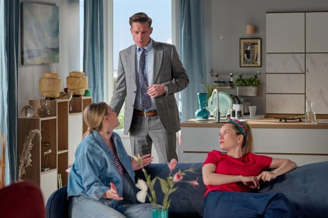 Na Wspólnej odc. 4079. Darek Żbik (Michał Mikołajczak), Kasia (Julia Chatys), Daria (Patrycja Topajew)