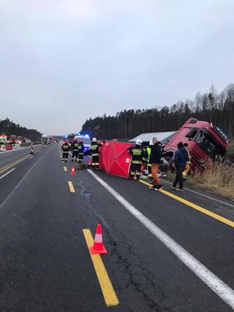 DRAMATYCZNA akcja ratunkowa, śmigłowiec LPR lądował na A1! Kierowca tira NIE ŻYJE