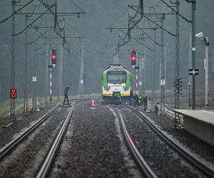 Uszkodzone linie kolejowe pod Dęblinem i w Puławach