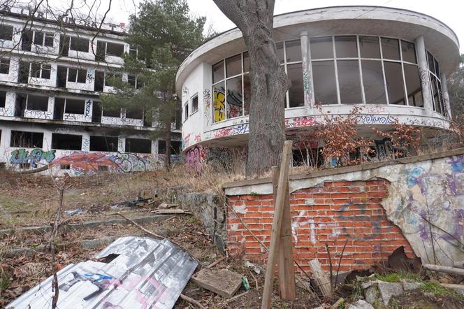 Zniszczony hotel w Gdyni Orłowie