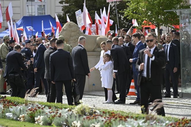  Kasia Nawrocka na biało czekała na rodziców 