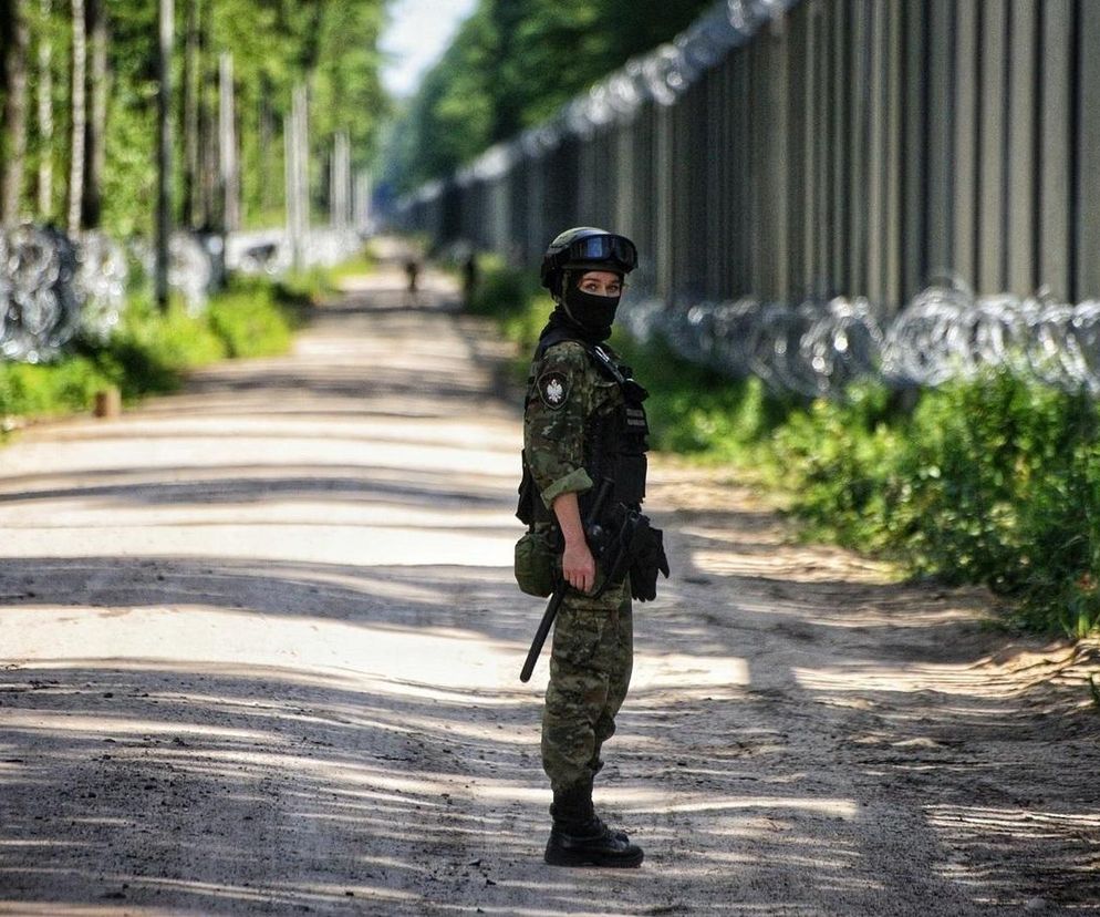 Migranci rzucali kamieniami i konarami. Ataki na polskie patrole przy granicy z Białorusią