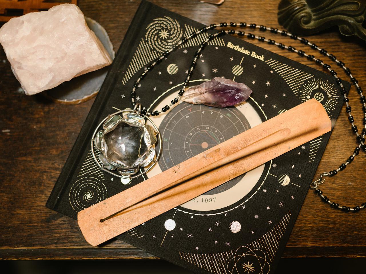 Horoskop na październik dla wszystkich znaków zodiaku. Wróżka Cesaria zdradza, co cię spotka