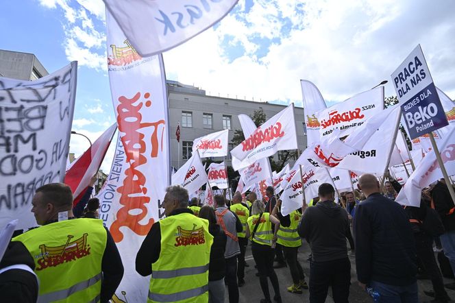 Protest pracowników pod ambasadą Turcji