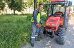 Trawniki w Lesznie wybujały. Koszą prawie codziennie [ZDJĘCIA]