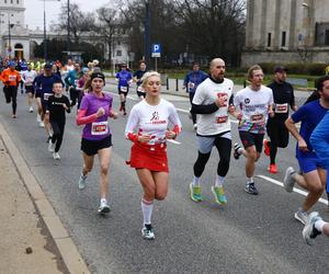 Bieg na Piątkę 2024, Warszawa - zdjęcia. Biegłeś? Szukaj się w galerii!