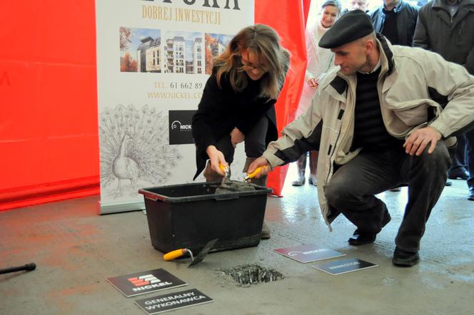 Kamienica za Teatrem, wmurowanie kamienia węgielnego