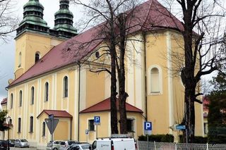 Cud w Głuchołazach. Główny kościół ocalał przed powodzią. Pomogli parafianie