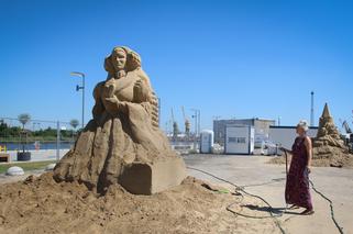 Imponujące rzeźby z piasku powstają na szczecińskiej Łasztowni [ZDJĘCIA]