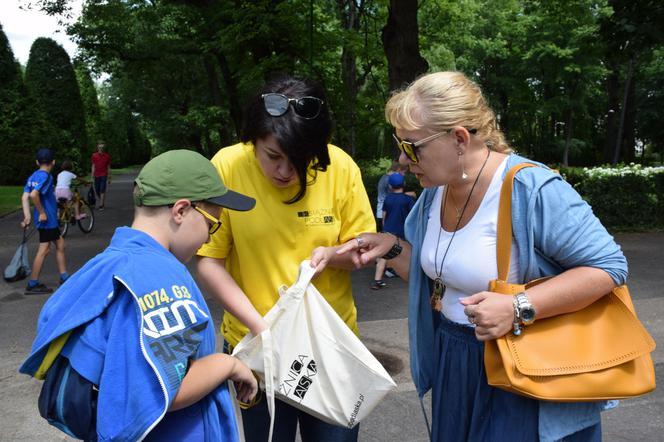 Plenerowa akcja Książnicy Podlaskiej. Rozdali białostoczanom 100 książek [ZDJĘCIA]