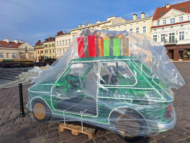 Ozdoby świąteczne w Rzeszowie. Rusza strojenie miejskiego Rynku. 