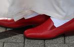 Zabiorą papieżowi czerwone buty