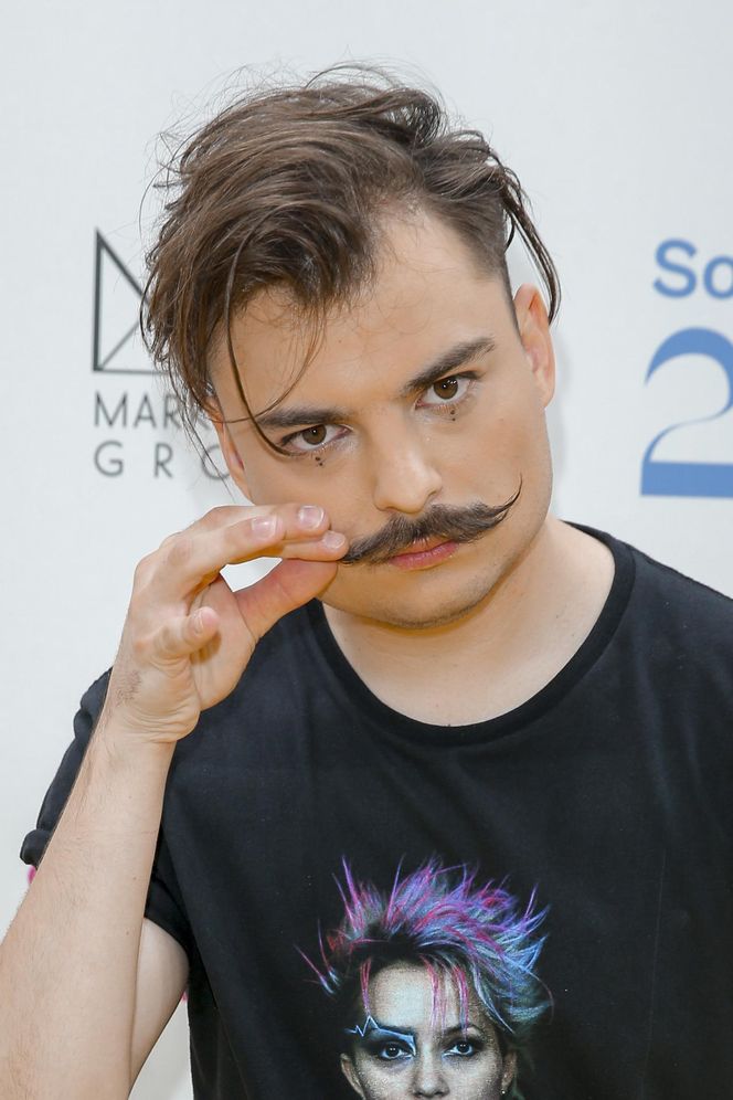 Wiktor Dyduła zgolił wąsa!