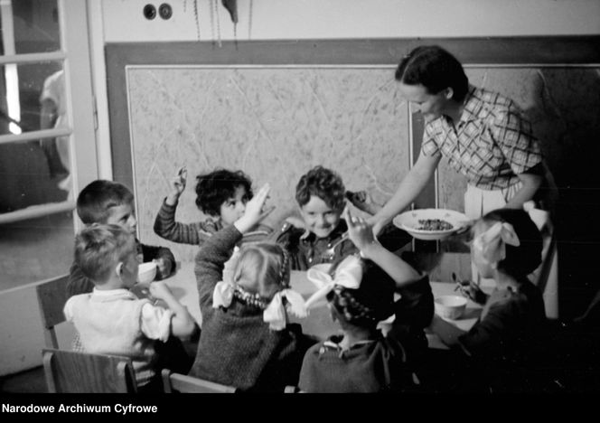 QUIZ PRL. Smaki lata w PRL-u: Czy pamiętasz letnie przysmaki swojego dzieciństwa?