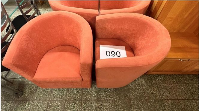 Nadleśnictwo Tuszyma wyprzedaje meble